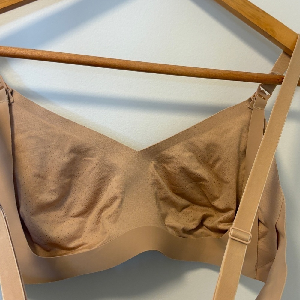 Knix Nursing Bra Nude Comfy Wireless No padding
No size tag ?small - Picture 9 of 11